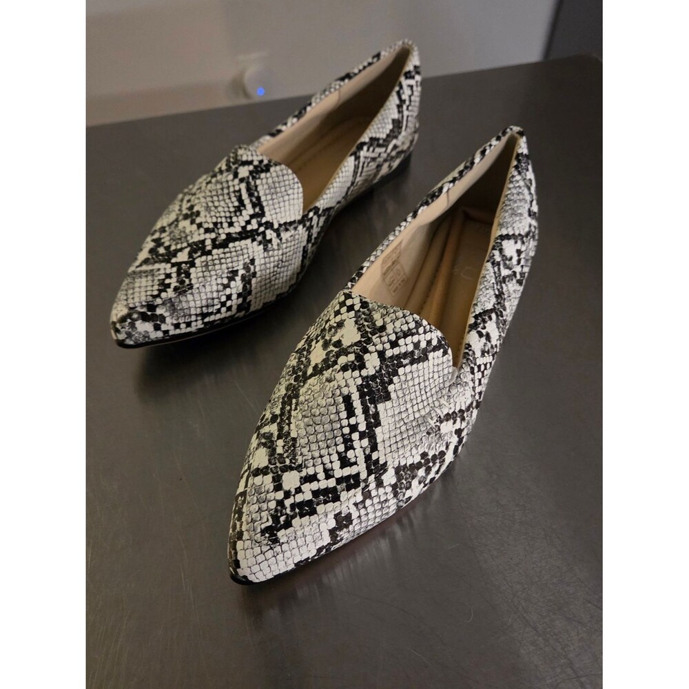 Stylish & Sexy Snake Print Flats NWT